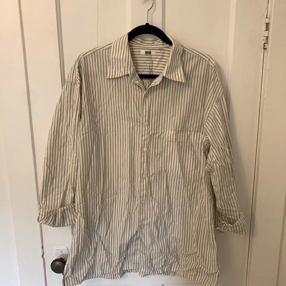 Uniqlo U Shirt - Picture 2 of 3